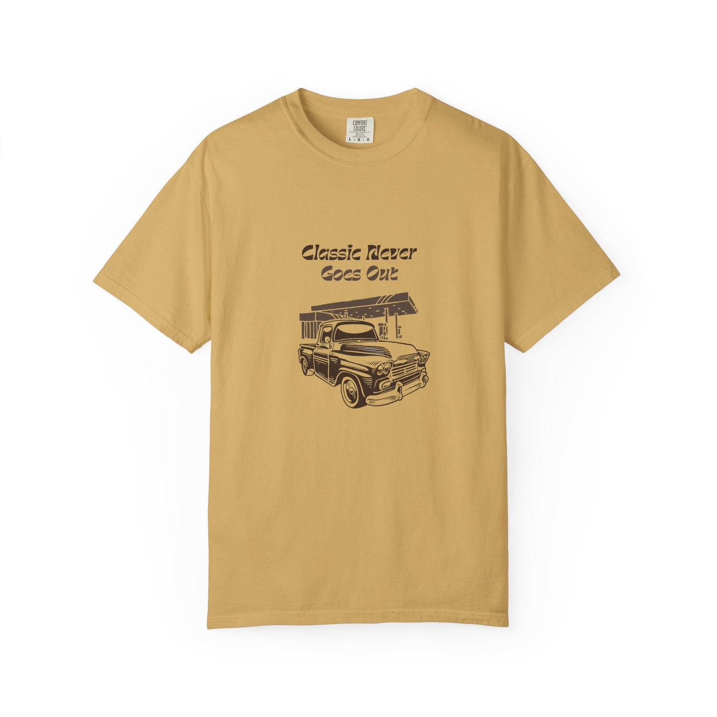 Classic Never Goes Out Unisex T-Shirt, Vintage Car Graphic Tee, Retro Car Lover Gift, Classic Car Enthusiast Apparel, Unique Gift Idea