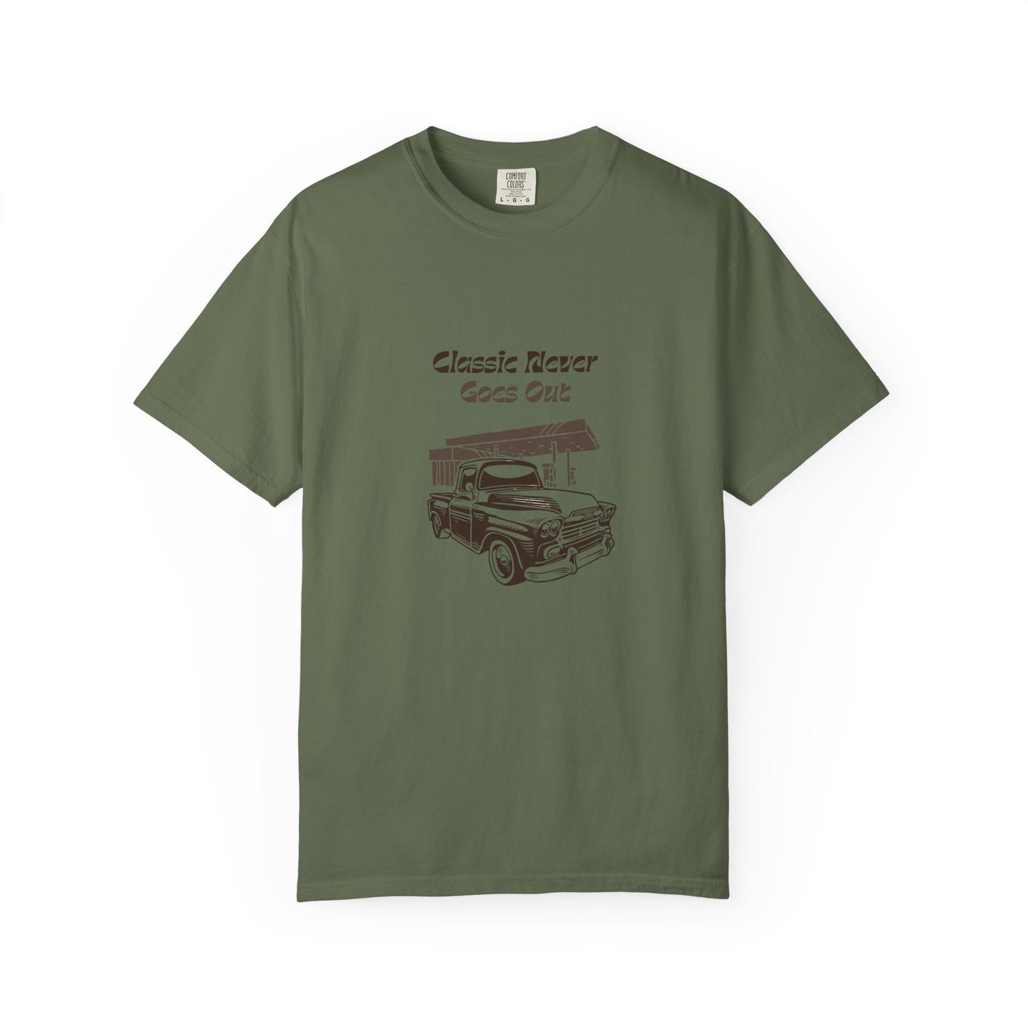 Classic Never Goes Out Unisex T-Shirt, Vintage Car Graphic Tee, Retro Car Lover Gift, Classic Car Enthusiast Apparel, Unique Gift Idea