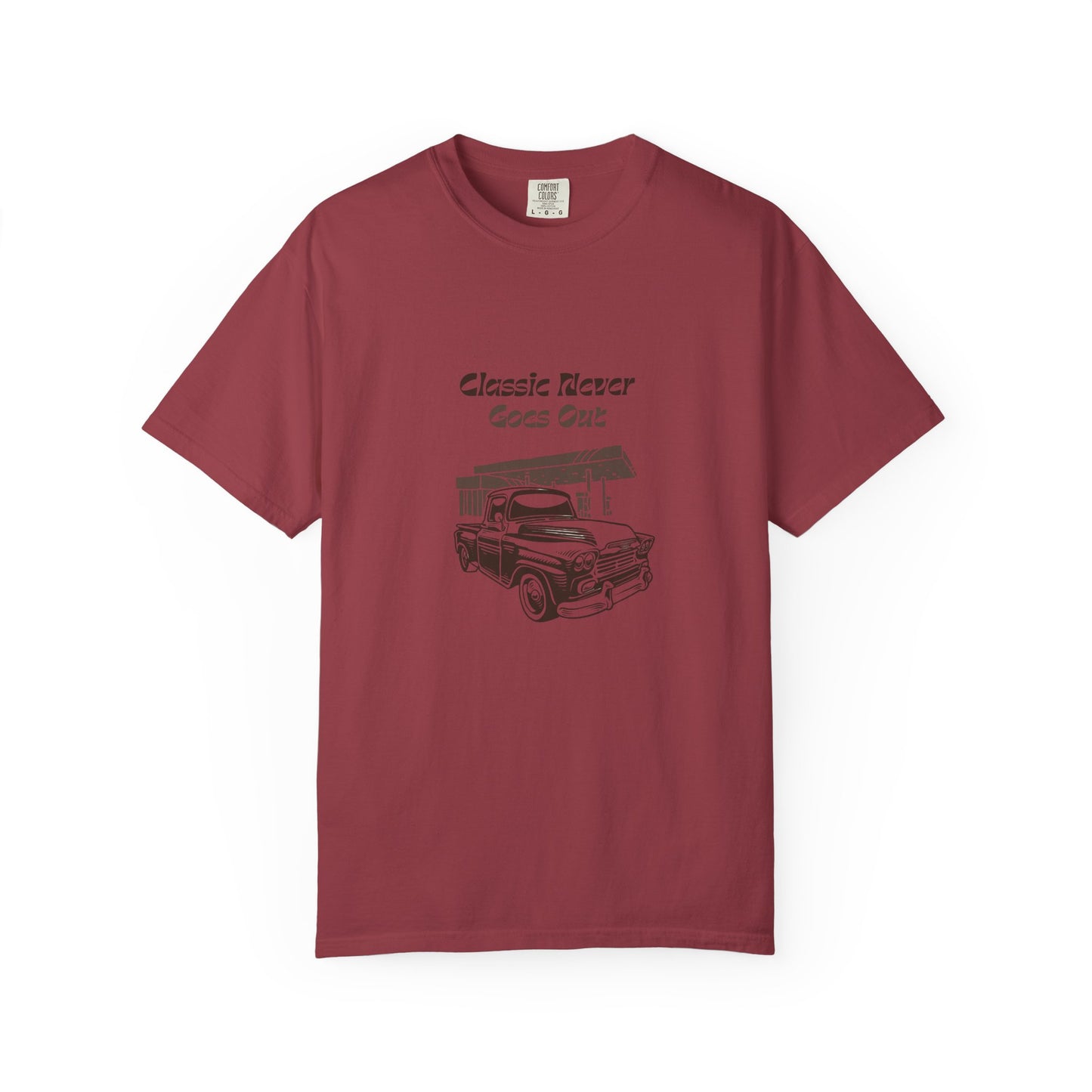 Classic Never Goes Out Unisex T-Shirt, Vintage Car Graphic Tee, Retro Car Lover Gift, Classic Car Enthusiast Apparel, Unique Gift Idea