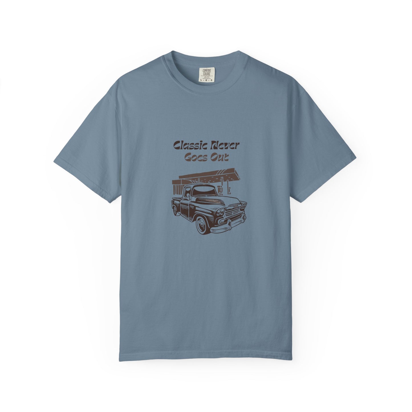 Classic Never Goes Out Unisex T-Shirt, Vintage Car Graphic Tee, Retro Car Lover Gift, Classic Car Enthusiast Apparel, Unique Gift Idea