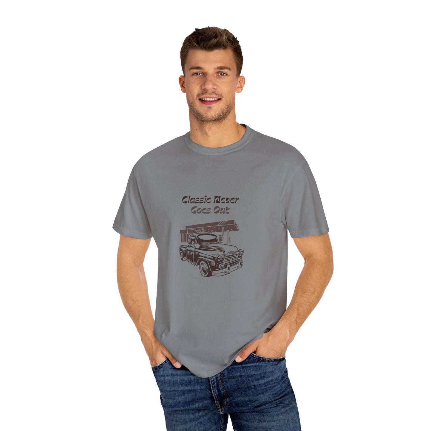 Classic Never Goes Out Unisex T-Shirt, Vintage Car Graphic Tee, Retro Car Lover Gift, Classic Car Enthusiast Apparel, Unique Gift Idea