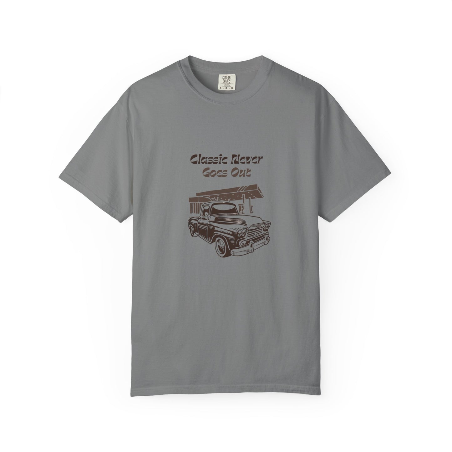 Classic Never Goes Out Unisex T-Shirt, Vintage Car Graphic Tee, Retro Car Lover Gift, Classic Car Enthusiast Apparel, Unique Gift Idea