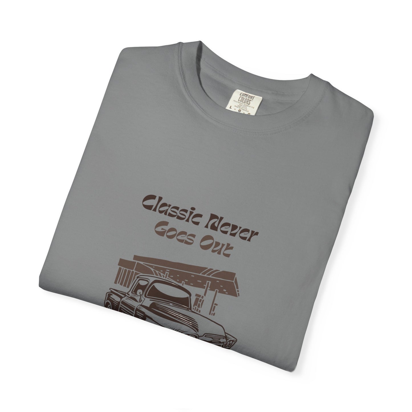 Classic Never Goes Out Unisex T-Shirt, Vintage Car Graphic Tee, Retro Car Lover Gift, Classic Car Enthusiast Apparel, Unique Gift Idea