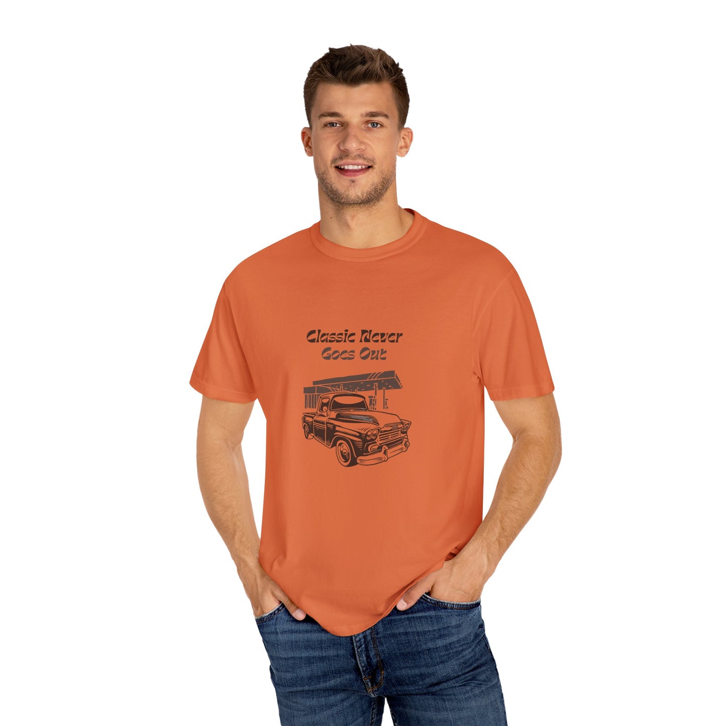 Classic Never Goes Out Unisex T-Shirt, Vintage Car Graphic Tee, Retro Car Lover Gift, Classic Car Enthusiast Apparel, Unique Gift Idea