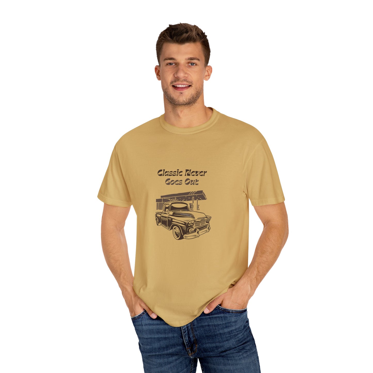 Classic Never Goes Out Unisex T-Shirt, Vintage Car Graphic Tee, Retro Car Lover Gift, Classic Car Enthusiast Apparel, Unique Gift Idea