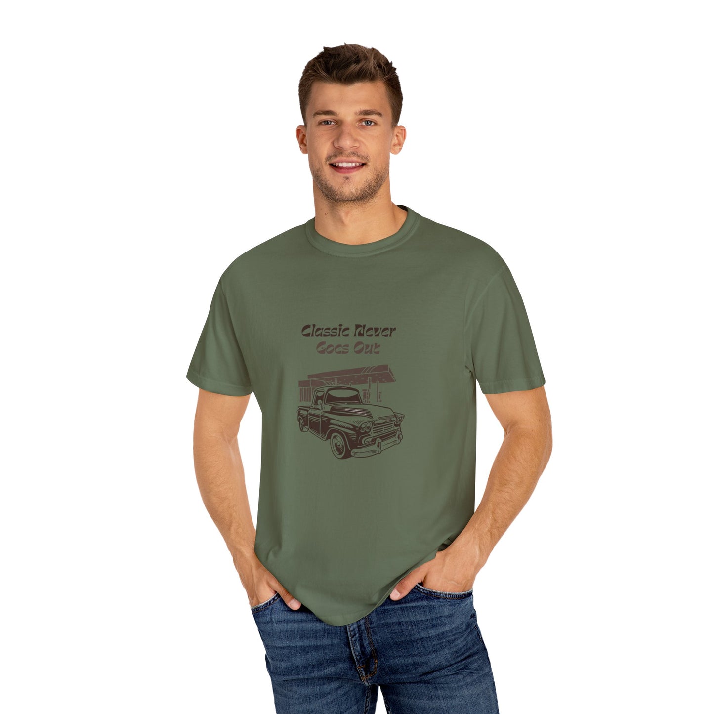 Classic Never Goes Out Unisex T-Shirt, Vintage Car Graphic Tee, Retro Car Lover Gift, Classic Car Enthusiast Apparel, Unique Gift Idea