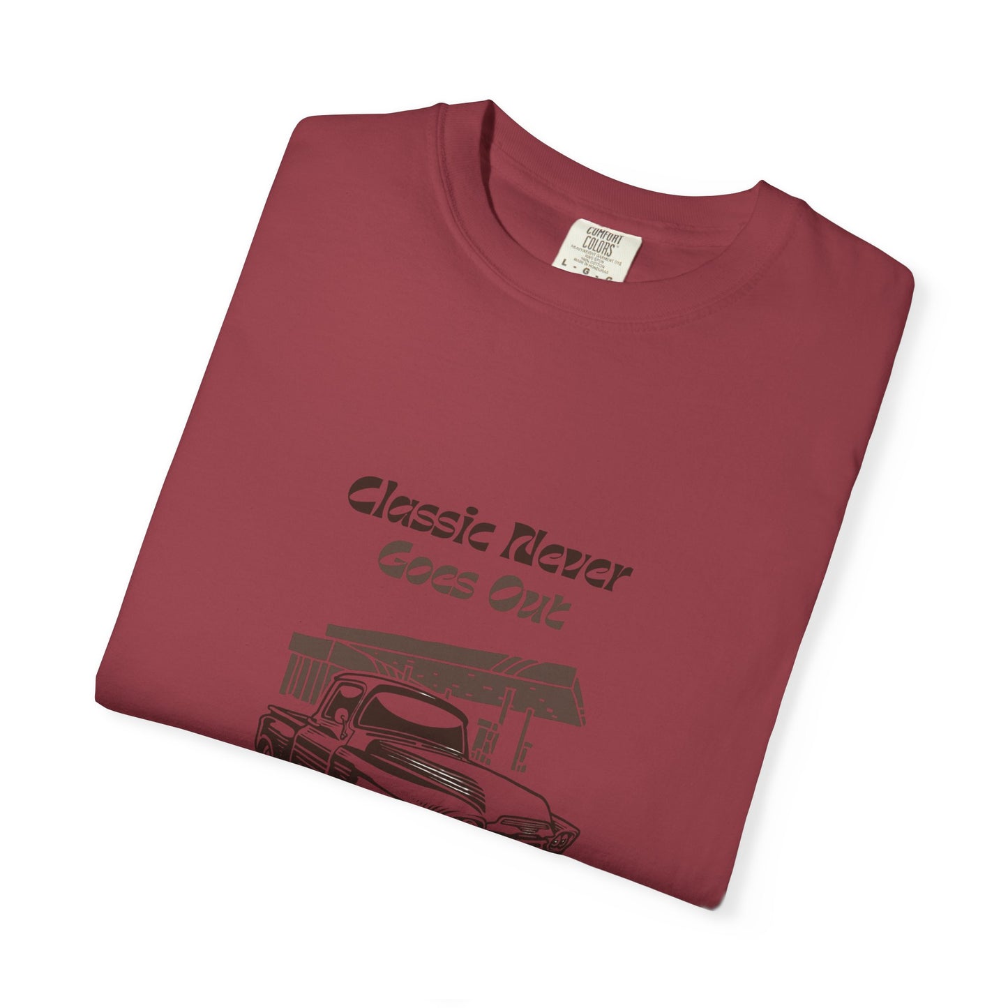 Classic Never Goes Out Unisex T-Shirt, Vintage Car Graphic Tee, Retro Car Lover Gift, Classic Car Enthusiast Apparel, Unique Gift Idea