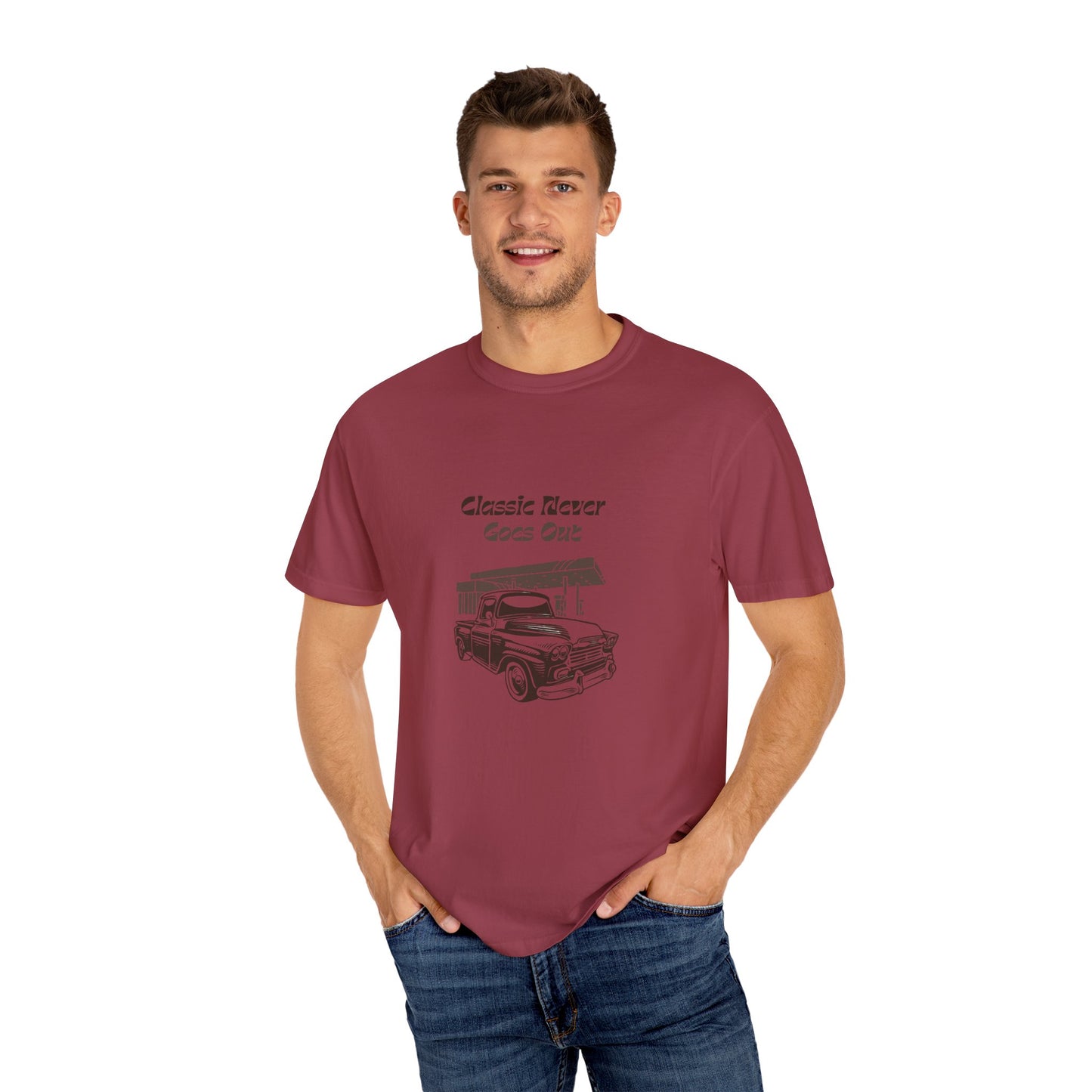 Classic Never Goes Out Unisex T-Shirt, Vintage Car Graphic Tee, Retro Car Lover Gift, Classic Car Enthusiast Apparel, Unique Gift Idea