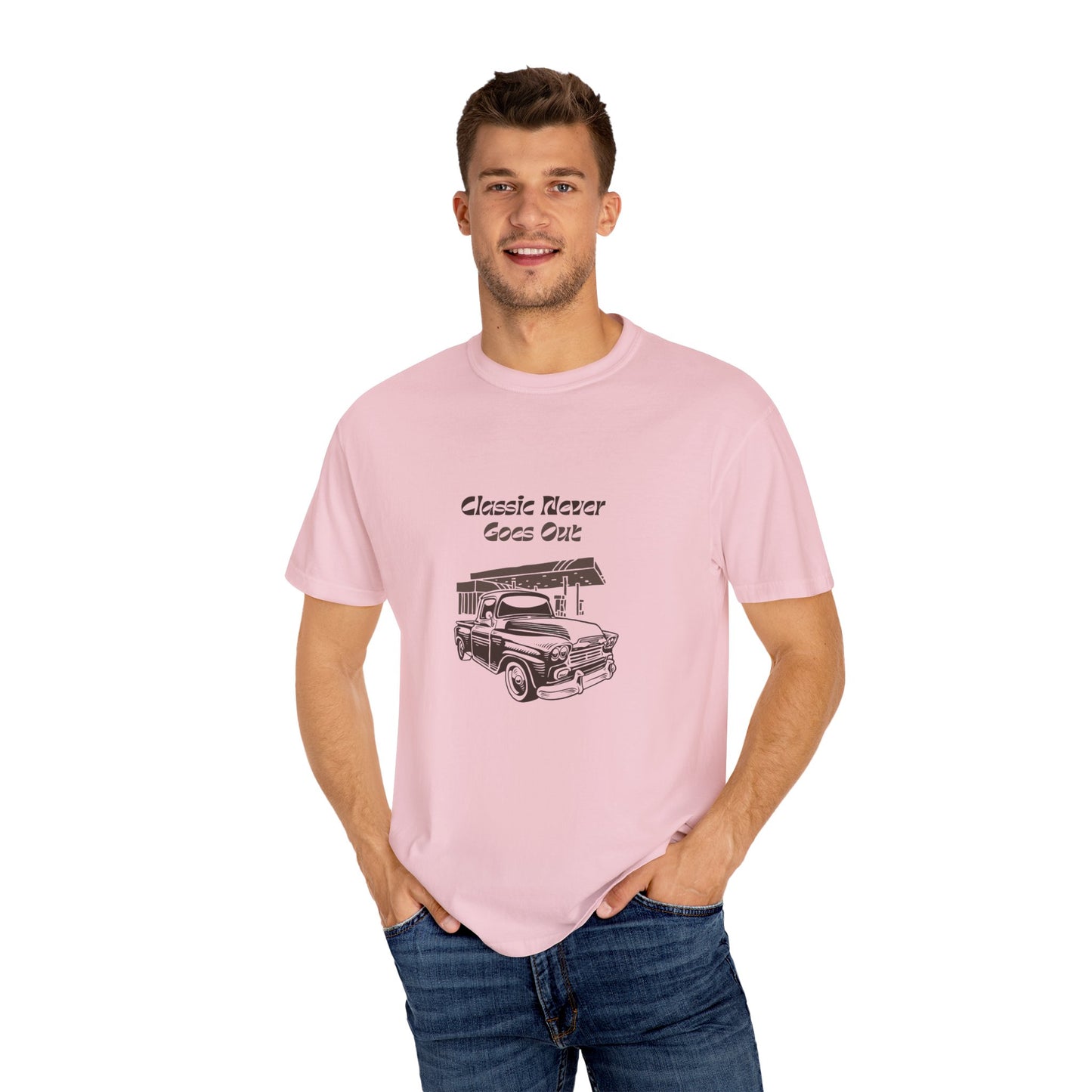 Classic Never Goes Out Unisex T-Shirt, Vintage Car Graphic Tee, Retro Car Lover Gift, Classic Car Enthusiast Apparel, Unique Gift Idea