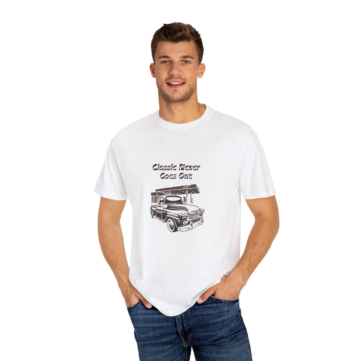 Classic Never Goes Out Unisex T-Shirt, Vintage Car Graphic Tee, Retro Car Lover Gift, Classic Car Enthusiast Apparel, Unique Gift Idea